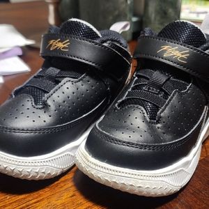Toddler Jordan Flight sneakers